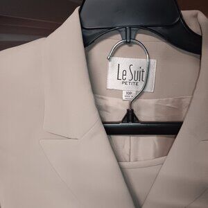 LeSuit 2 Piece Skirt Suit